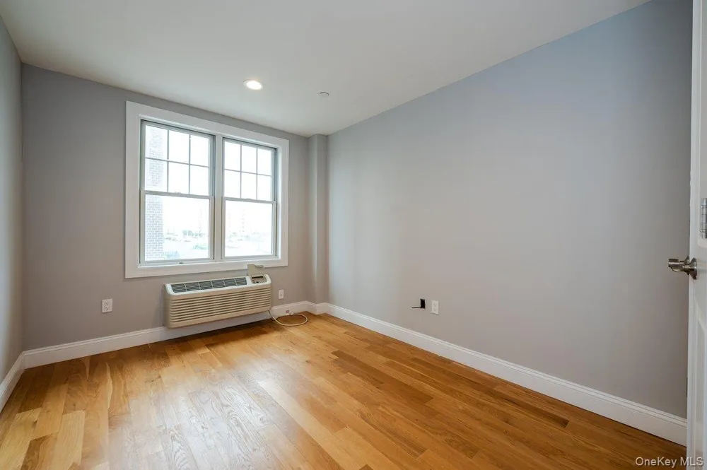 661 W Broadway #402 Long Beach, NY 11561