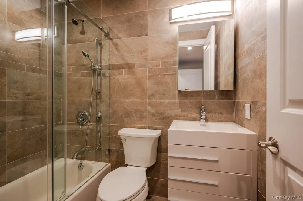 661 W Broadway #402 Long Beach, NY 11561