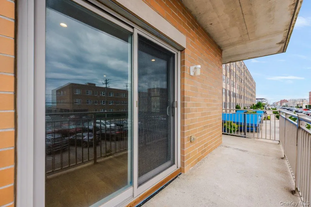 661 W Broadway #402 Long Beach, NY 11561