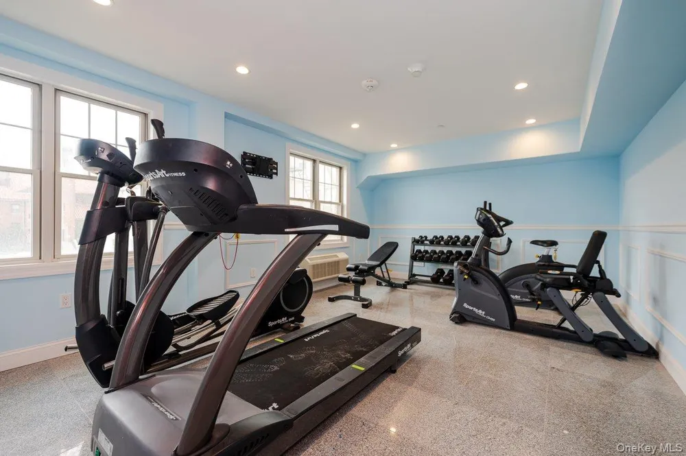 661 W Broadway #402 Long Beach, NY 11561