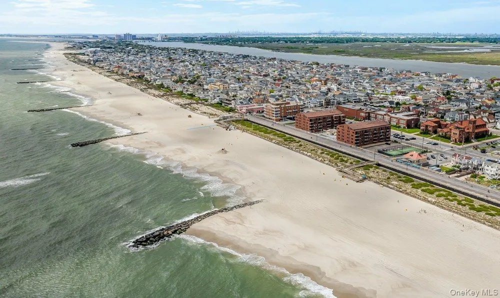 661 W Broadway #402 Long Beach, NY 11561