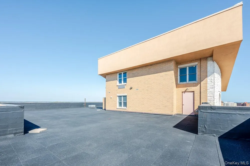 661 W Broadway #402 Long Beach, NY 11561