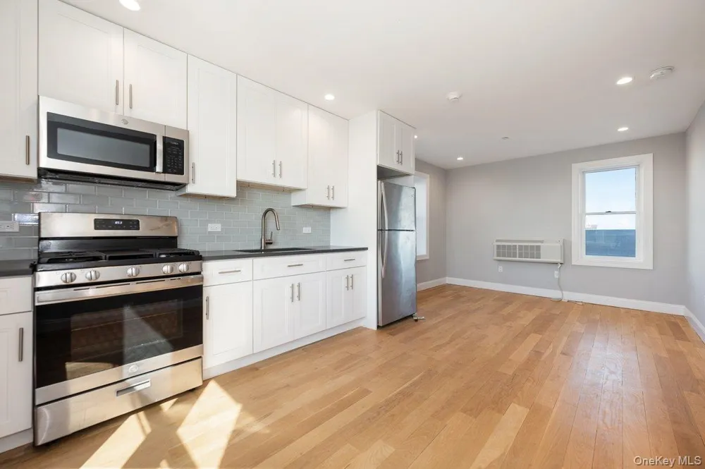 661 W Broadway #402 Long Beach, NY 11561