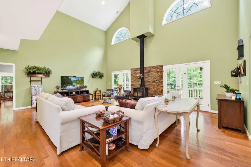 500 Cliff Park Rd Monterey, TN 38574