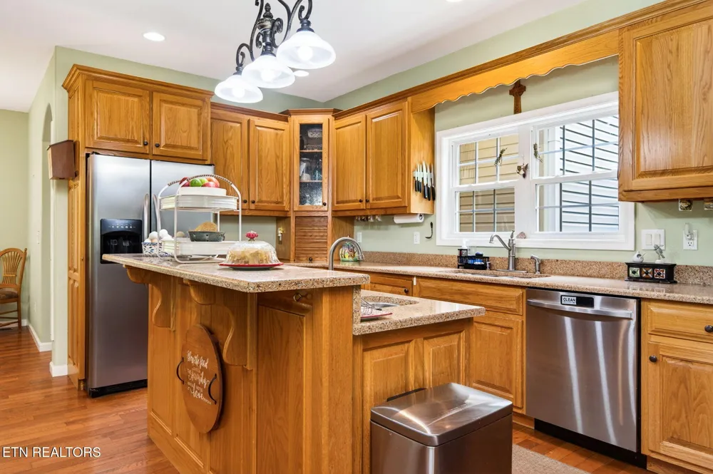 500 Cliff Park Rd Monterey, TN 38574
