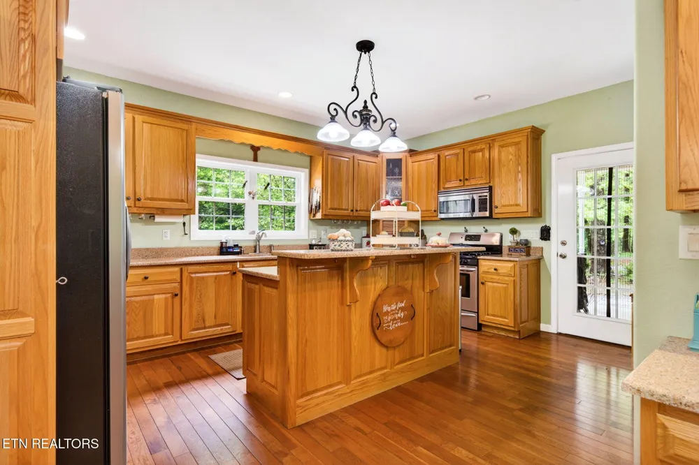 500 Cliff Park Rd Monterey, TN 38574