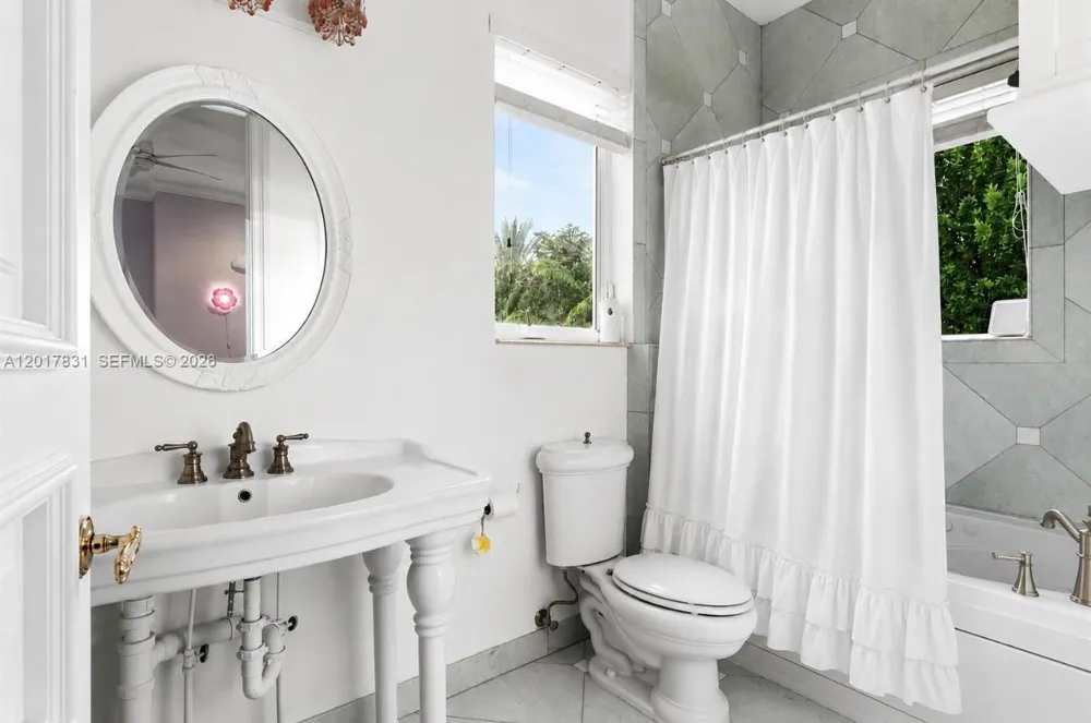 2951 Lake Ridge Ln Weston, FL 33332