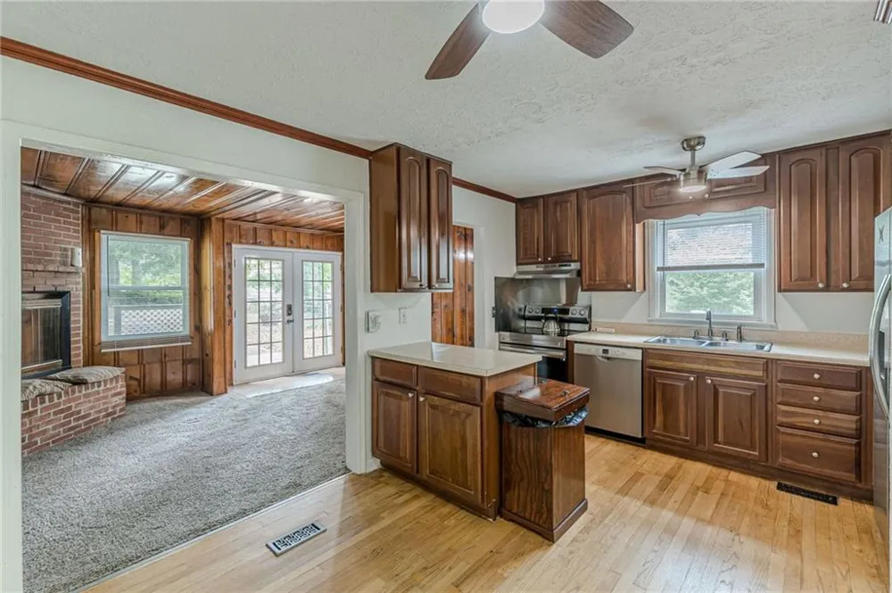 496 Radar Drive Hapeville, GA 30354