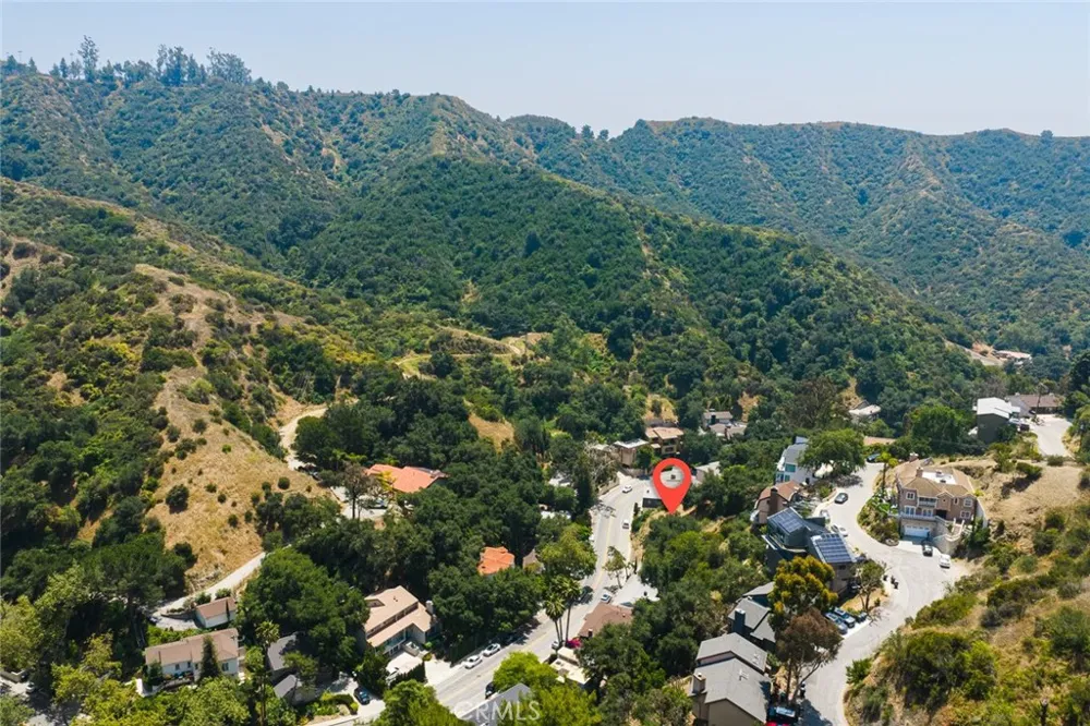 2589 E Chevy Chase Drive Glendale, CA 91206