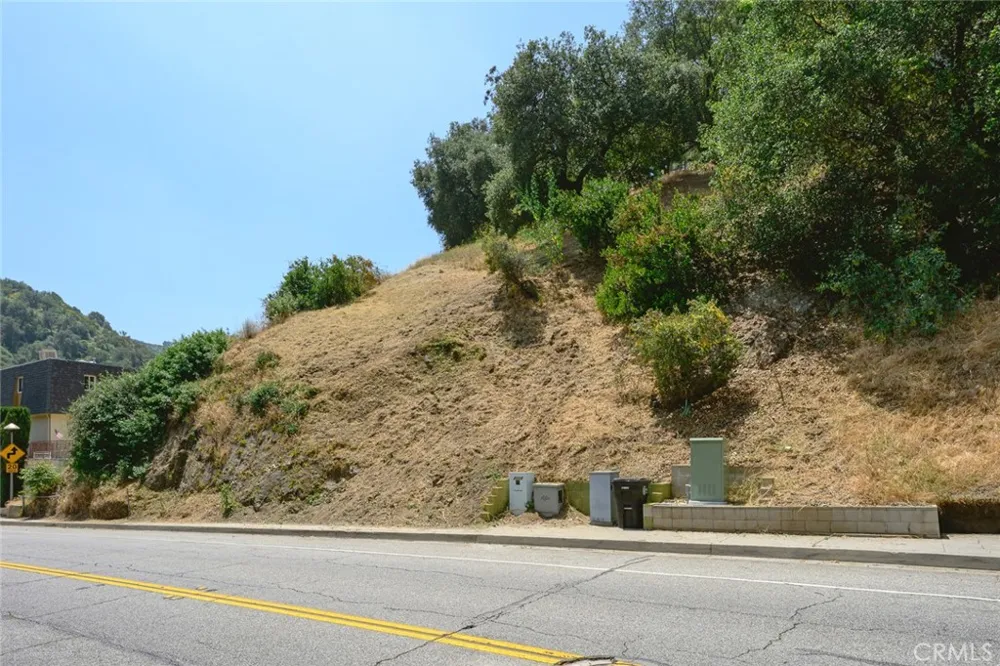 2589 E Chevy Chase Drive Glendale, CA 91206