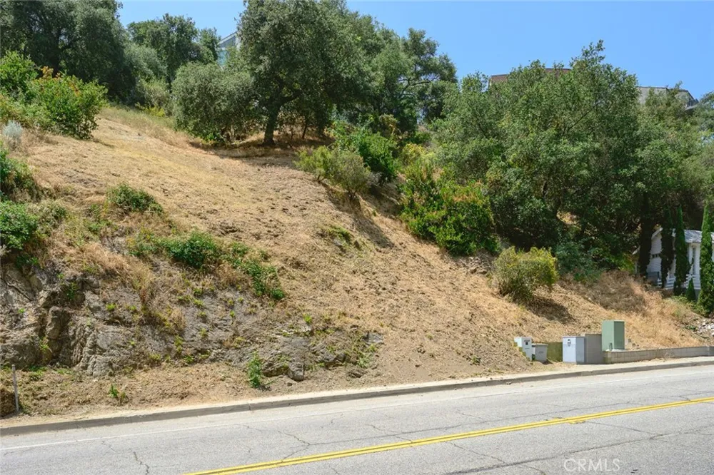 2589 E Chevy Chase Drive Glendale, CA 91206