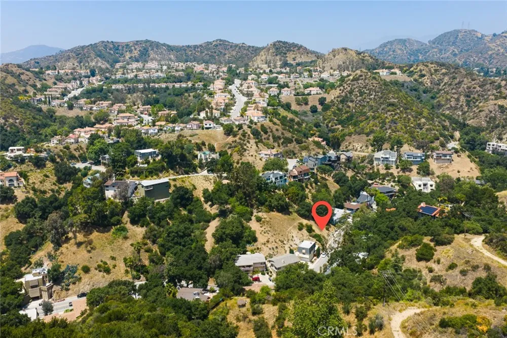 2589 E Chevy Chase Drive Glendale, CA 91206