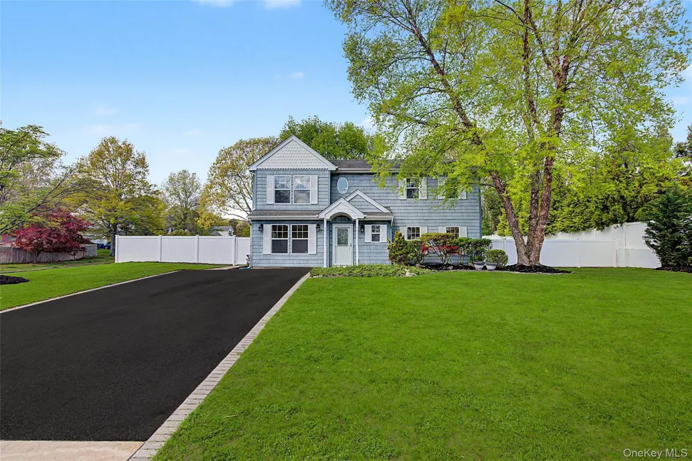6 Lyons Lane Coram, NY 11727