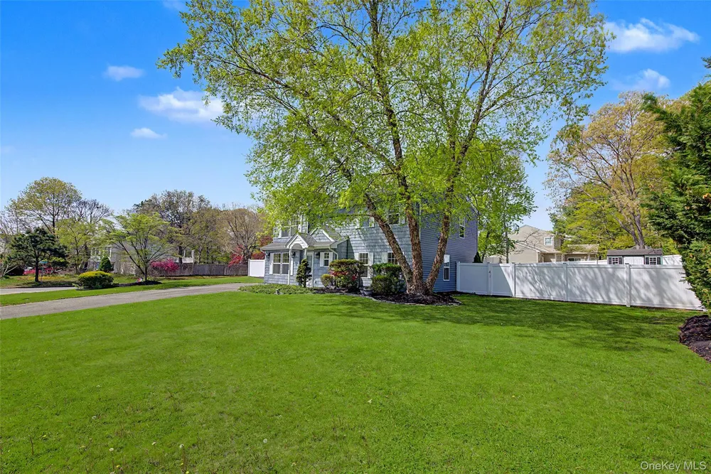 6 Lyons Lane Coram, NY 11727