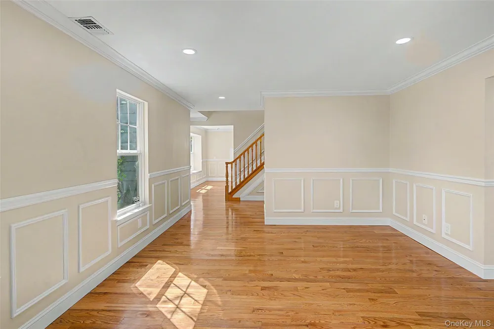 6 Lyons Lane Coram, NY 11727