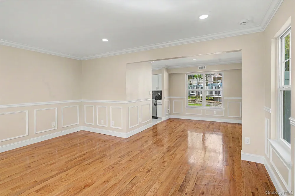 6 Lyons Lane Coram, NY 11727