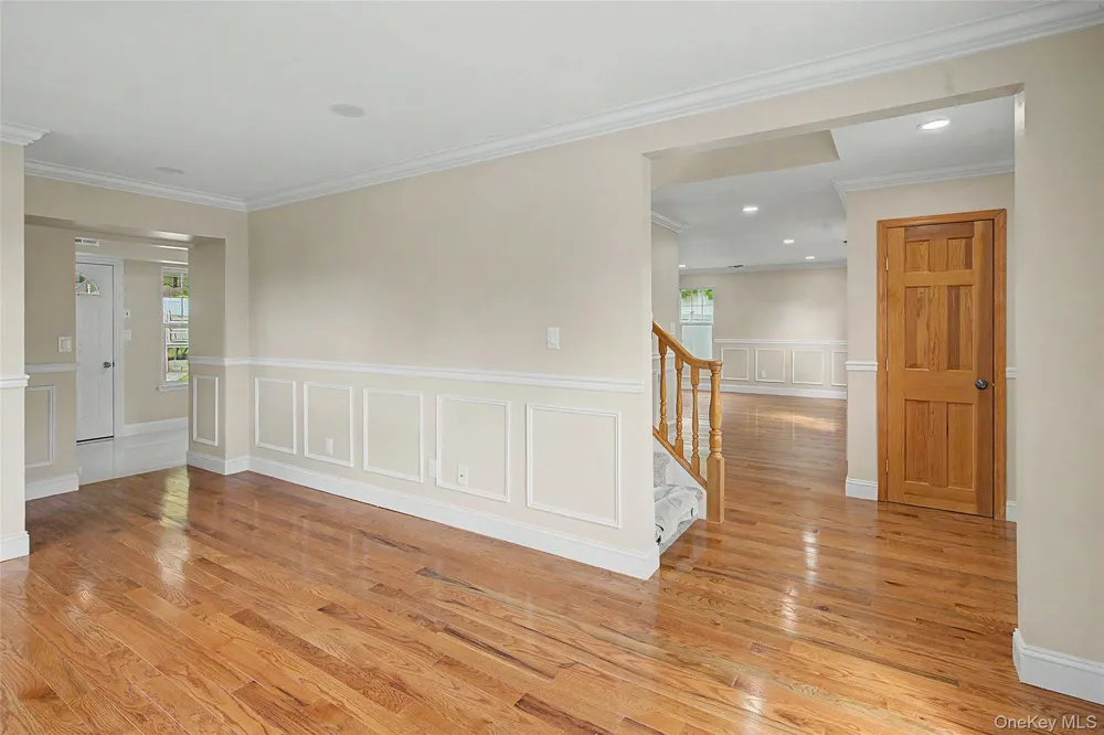 6 Lyons Lane Coram, NY 11727