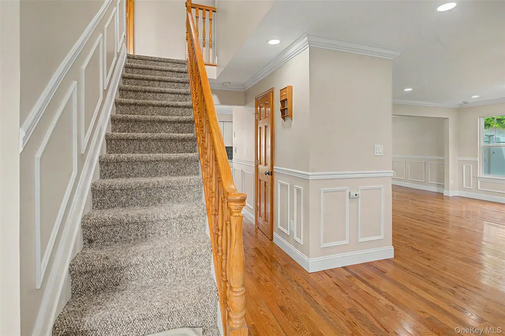 6 Lyons Lane Coram, NY 11727