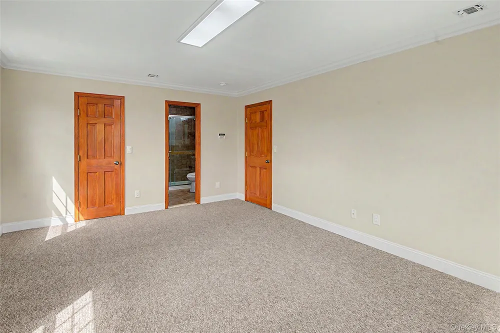 6 Lyons Lane Coram, NY 11727