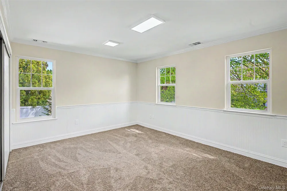 6 Lyons Lane Coram, NY 11727