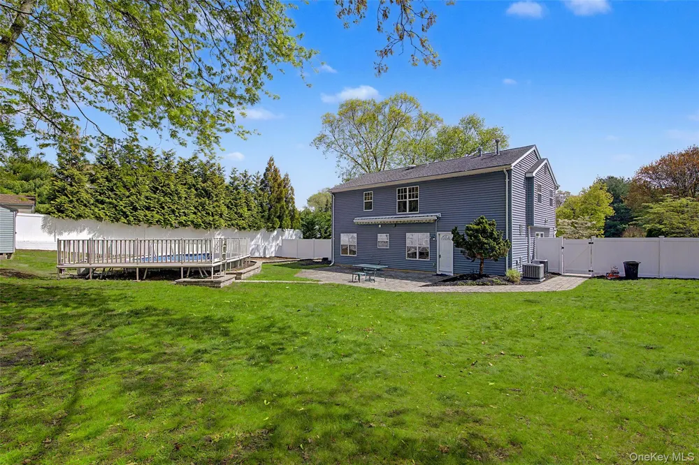 6 Lyons Lane Coram, NY 11727