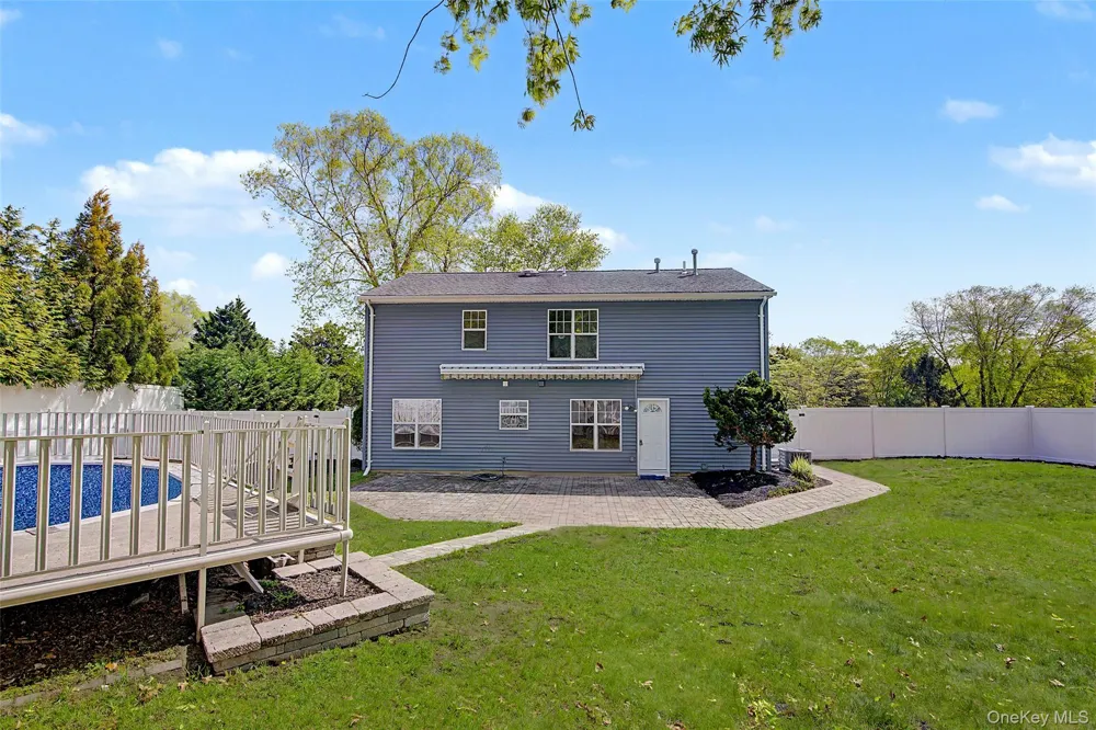 6 Lyons Lane Coram, NY 11727