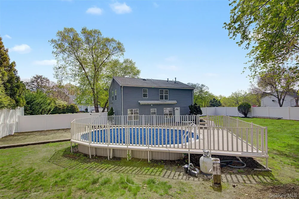 6 Lyons Lane Coram, NY 11727