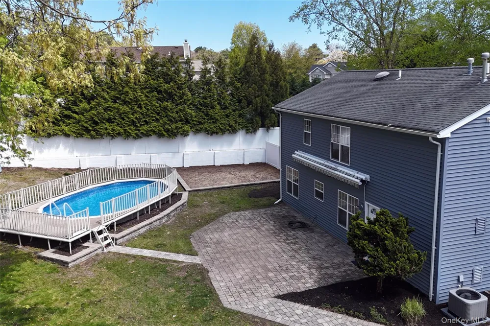 6 Lyons Lane Coram, NY 11727