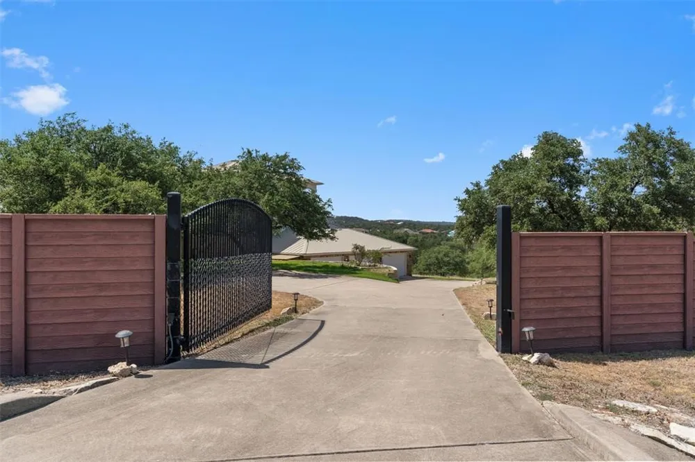 4922 Hidden Creek Lane Spicewood, TX 78669