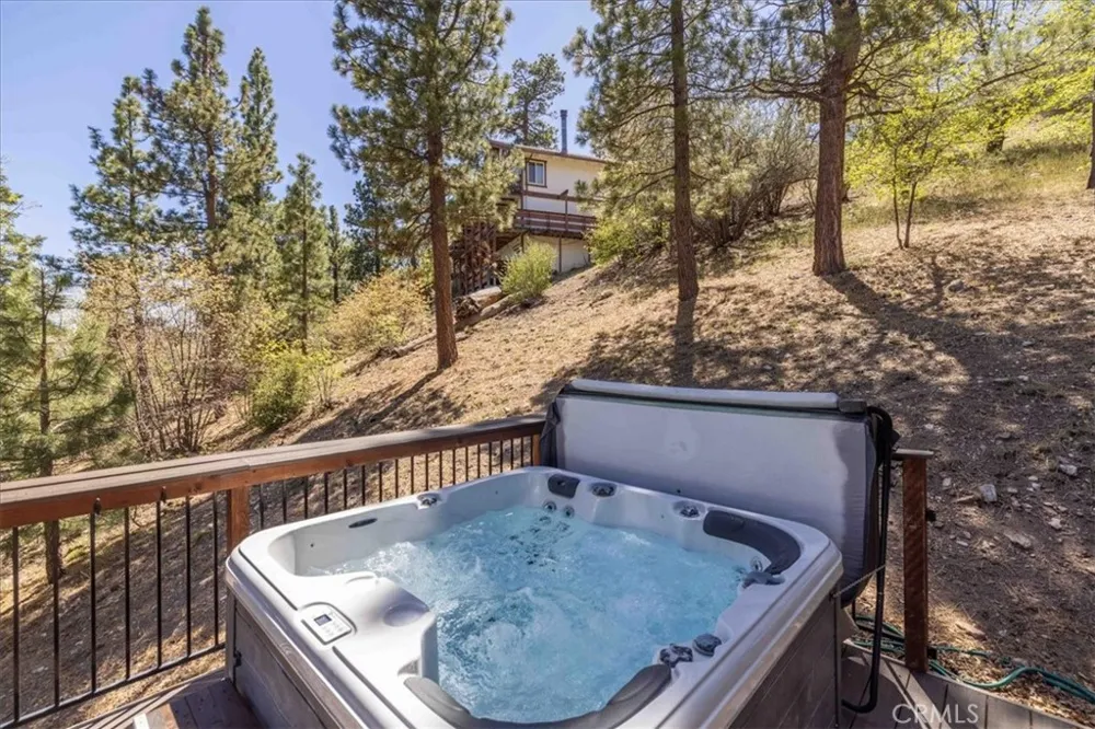 1231 Ridge Fawnskin, CA 92333