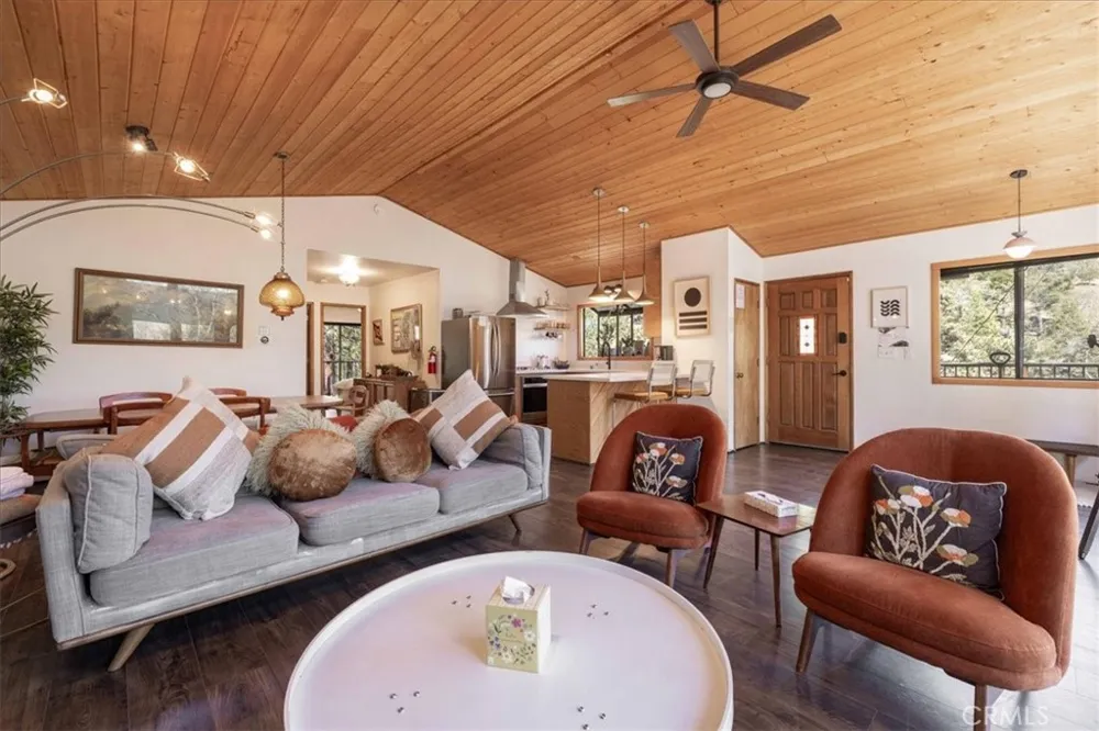 1231 Ridge Fawnskin, CA 92333
