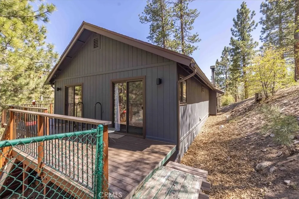 1231 Ridge Fawnskin, CA 92333