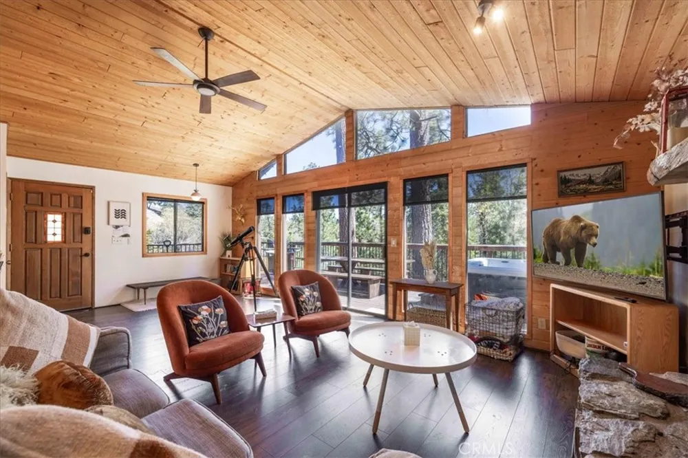 1231 Ridge Fawnskin, CA 92333