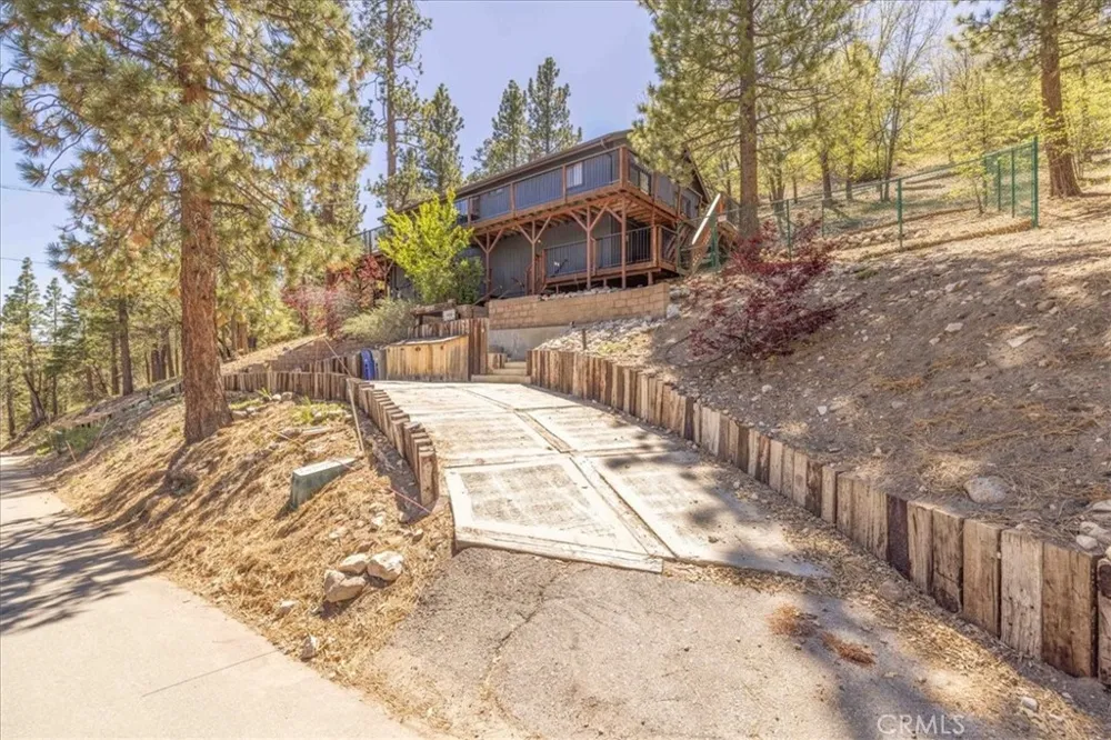 1231 Ridge Fawnskin, CA 92333
