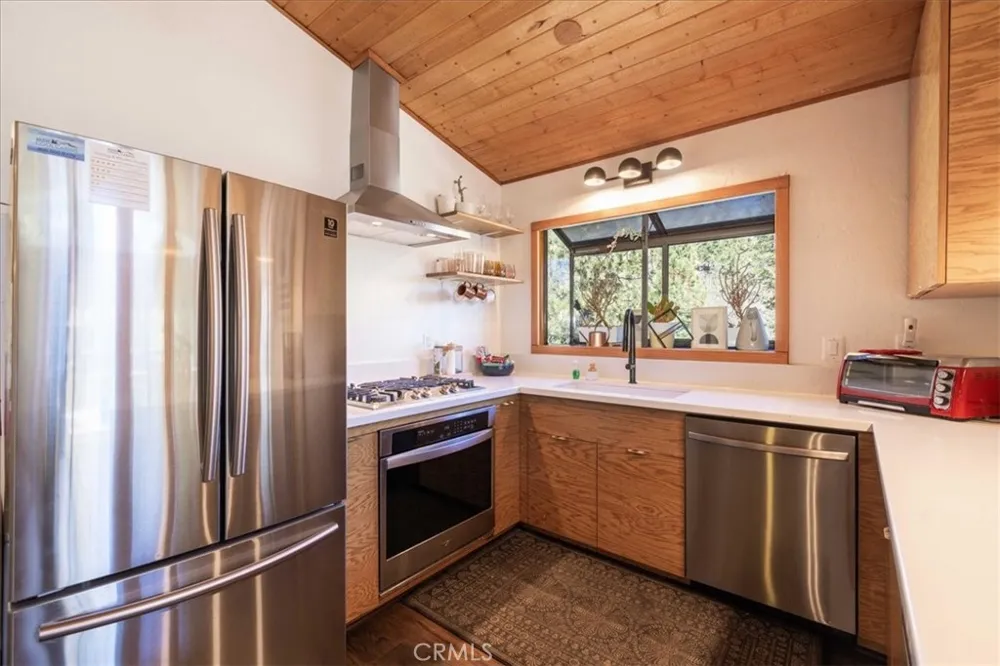 1231 Ridge Fawnskin, CA 92333