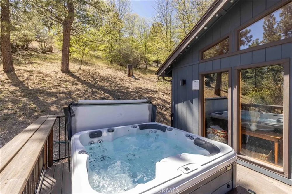 1231 Ridge Fawnskin, CA 92333