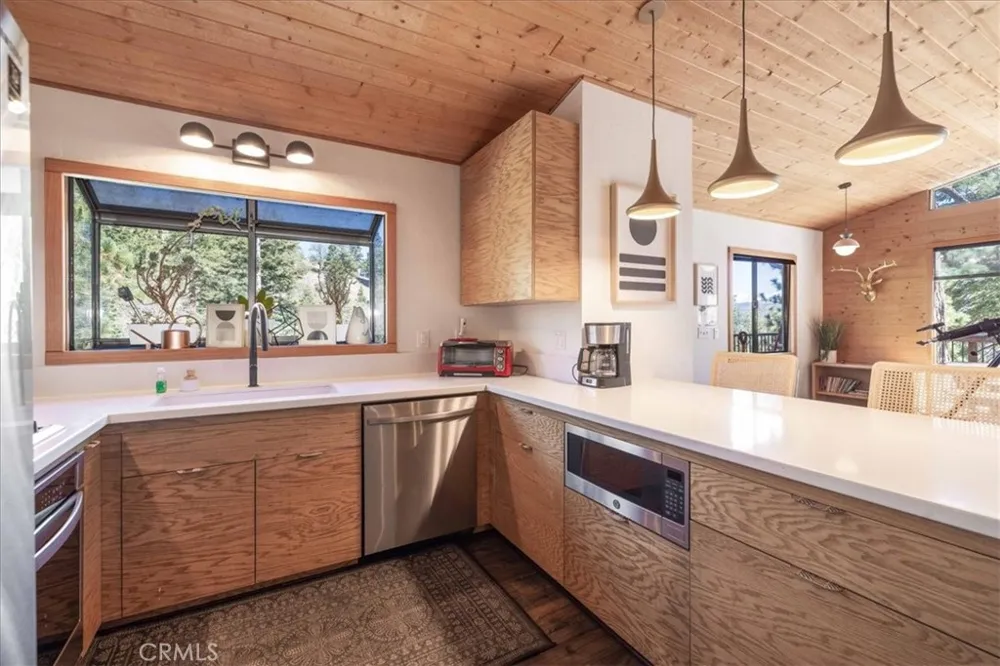 1231 Ridge Fawnskin, CA 92333