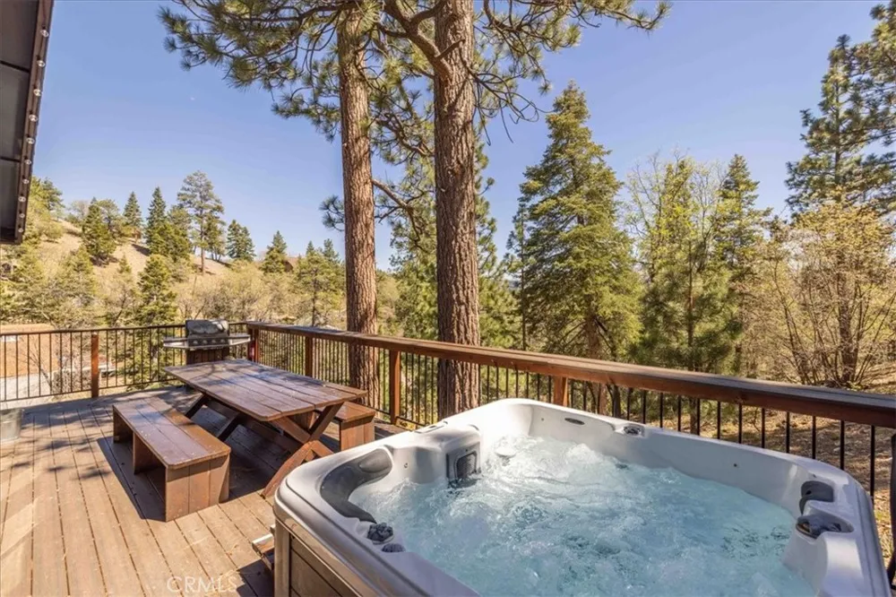 1231 Ridge Fawnskin, CA 92333