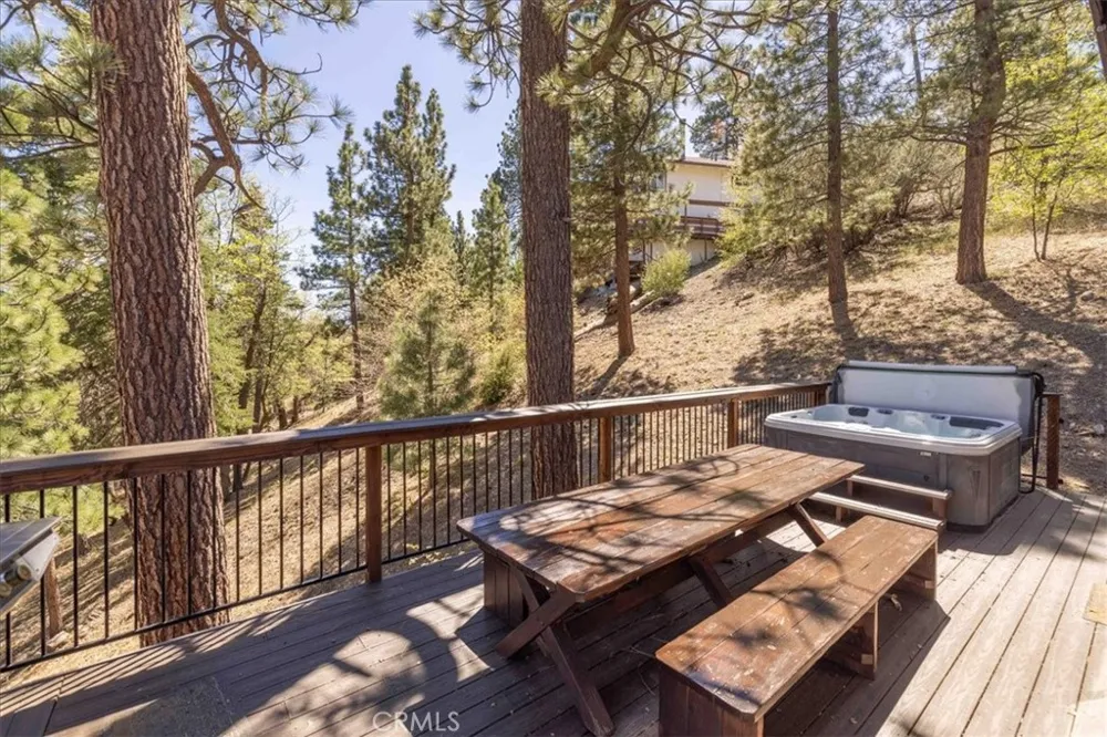 1231 Ridge Fawnskin, CA 92333