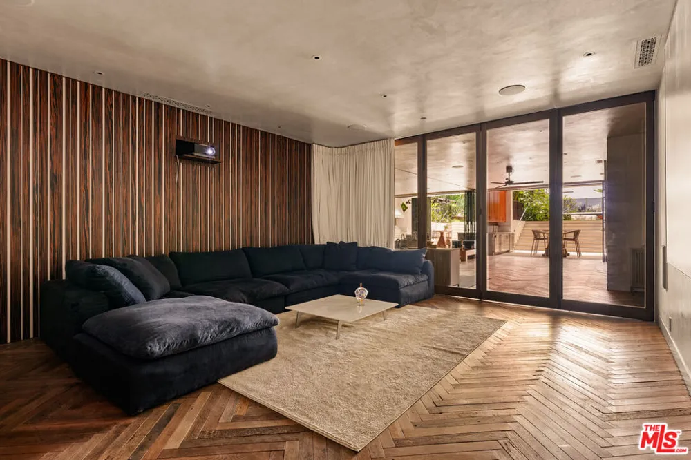 966 Palisades Beach Road Santa Monica, CA 90403