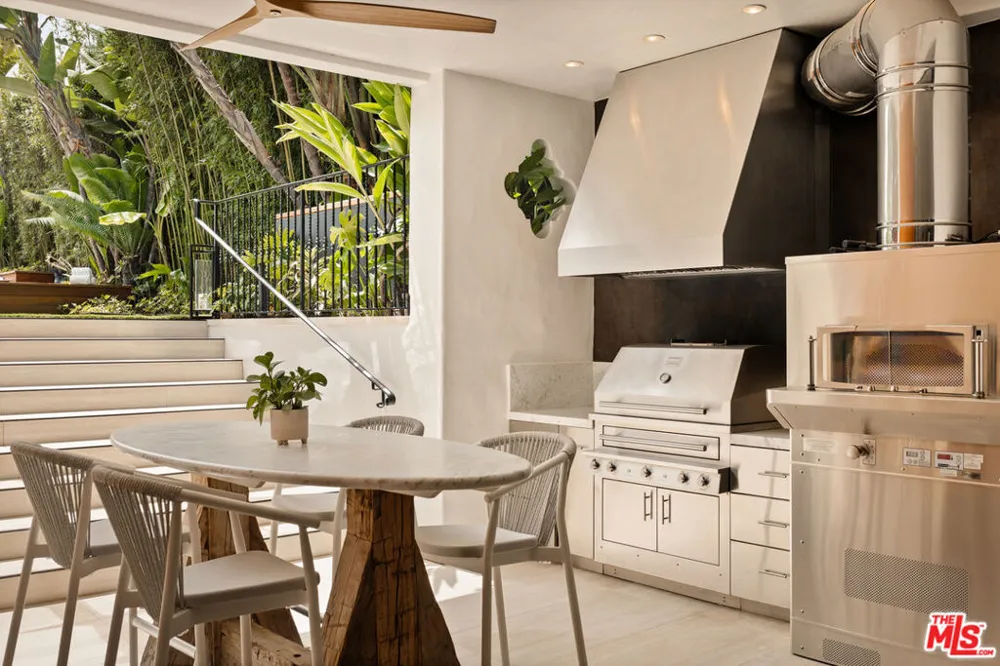 966 Palisades Beach Road Santa Monica, CA 90403