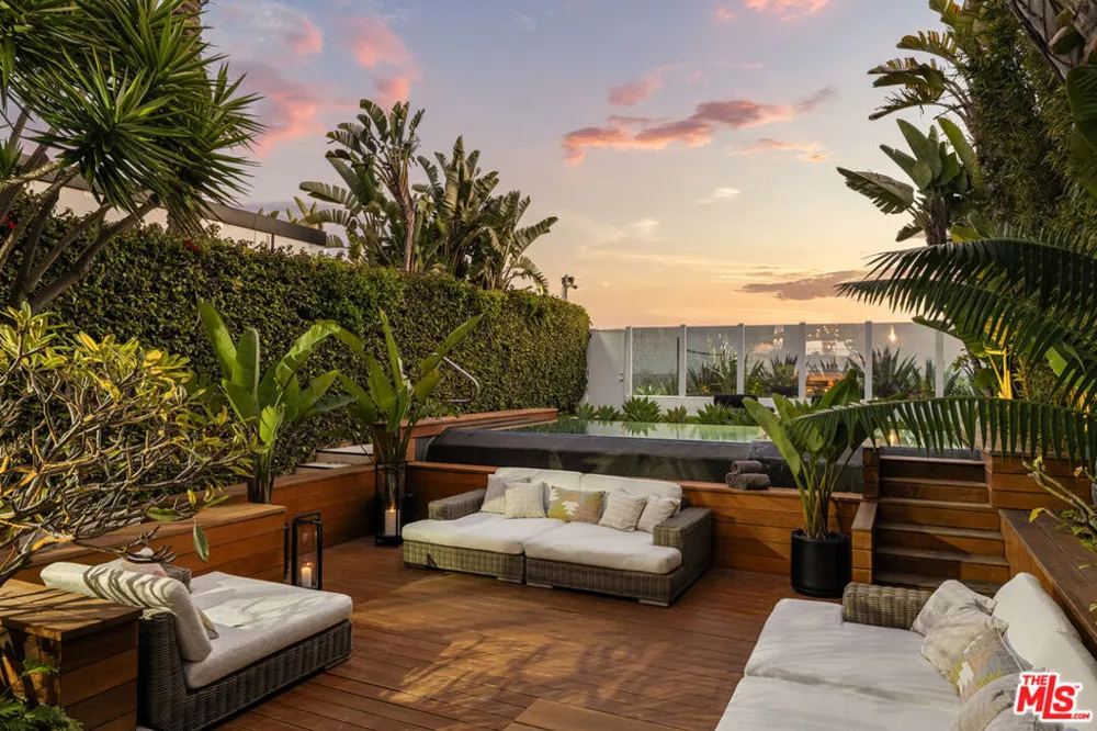 966 Palisades Beach Road Santa Monica, CA 90403