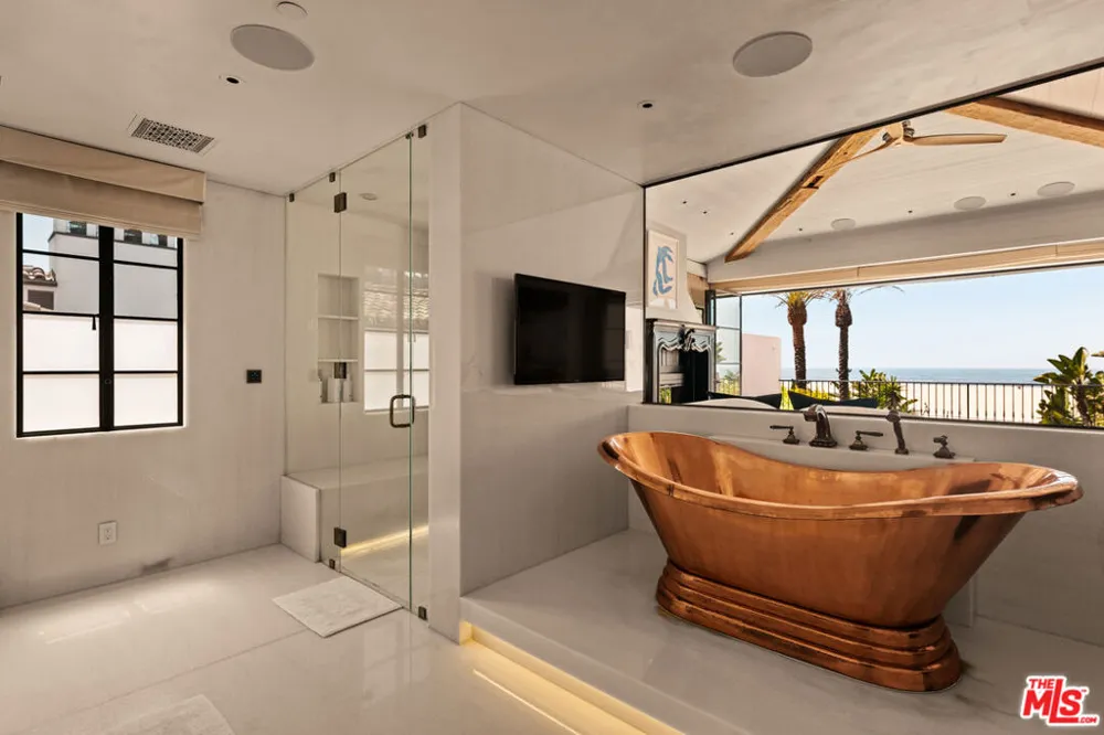 966 Palisades Beach Road Santa Monica, CA 90403