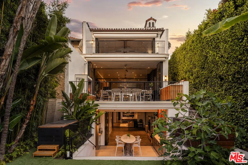 966 Palisades Beach Road Santa Monica, CA 90403