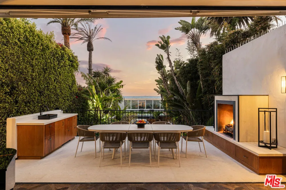 966 Palisades Beach Road Santa Monica, CA 90403