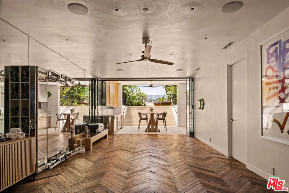 966 Palisades Beach Road Santa Monica, CA 90403
