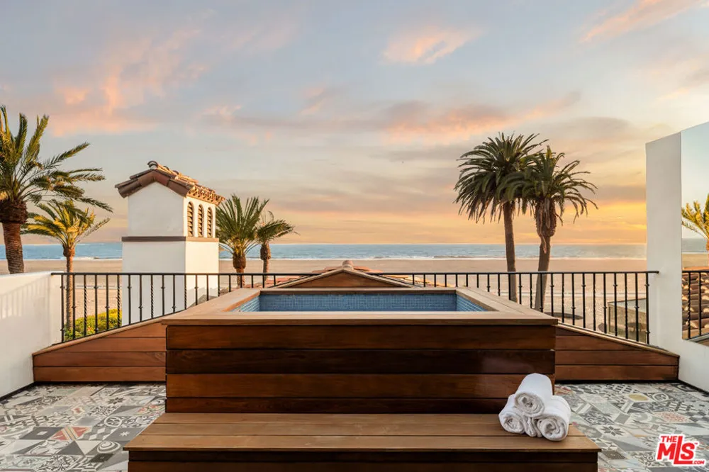 966 Palisades Beach Road Santa Monica, CA 90403