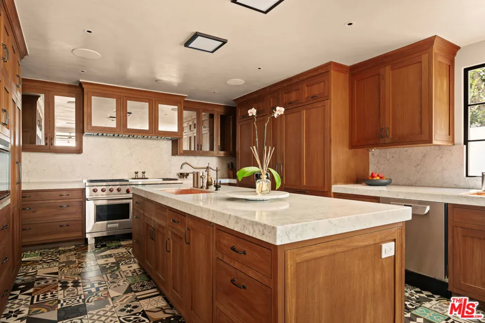 966 Palisades Beach Road Santa Monica, CA 90403