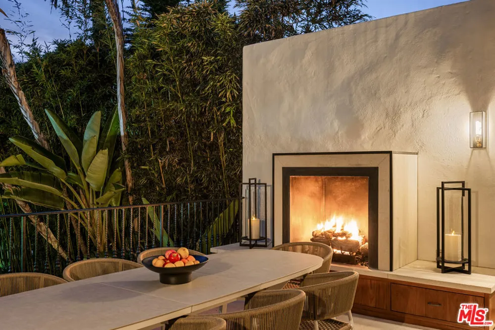 966 Palisades Beach Road Santa Monica, CA 90403