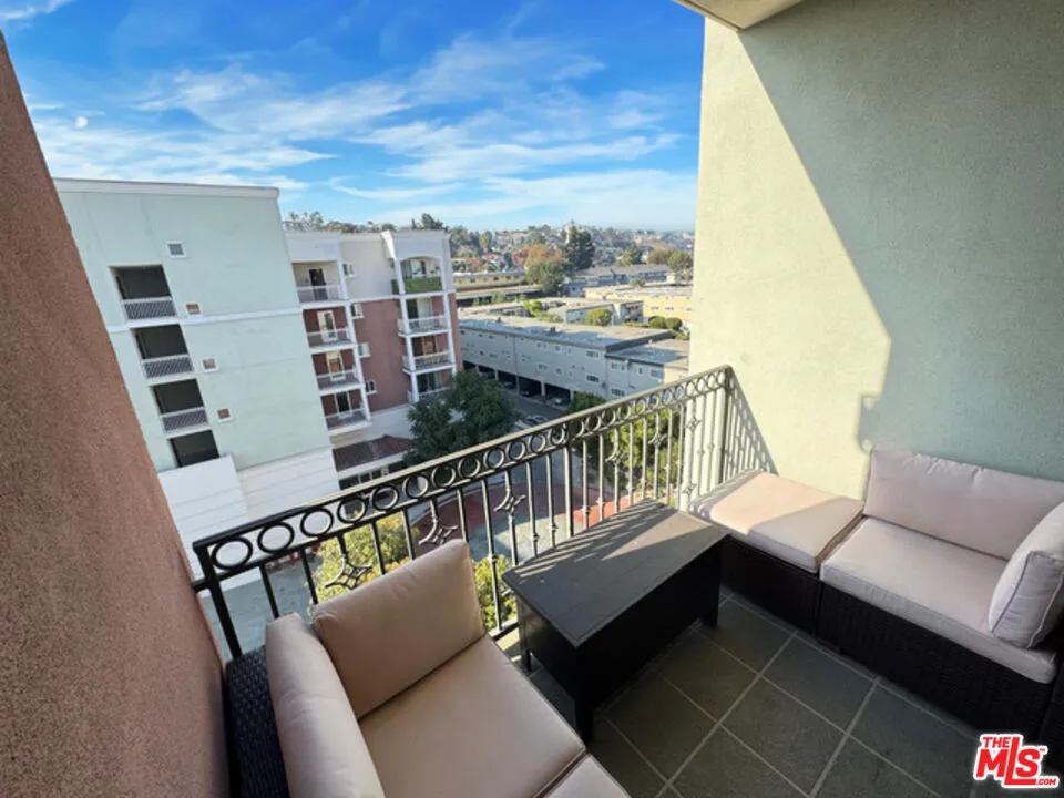 3750 Santa Rosalia Drive #604 Los Angeles, CA 90008